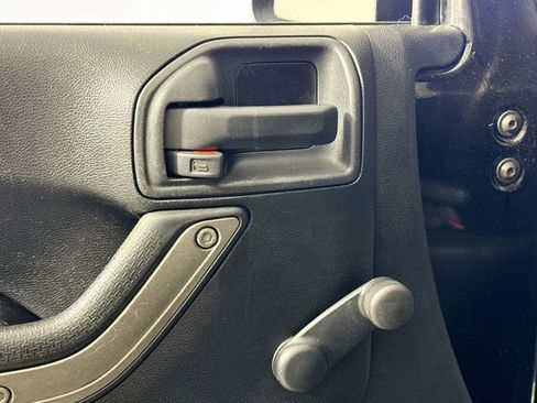 Used 2015 Jeep Wrangler Unlimited Sport w/ Connectivity Group image 17