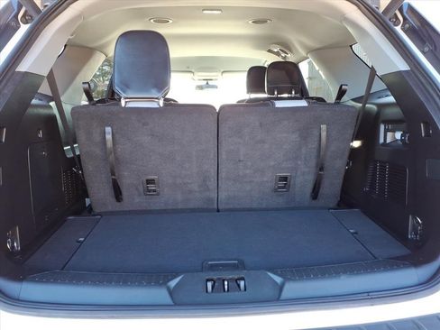 Used 2021 Ford Explorer XLT w/ Equipment Group 202A image 10