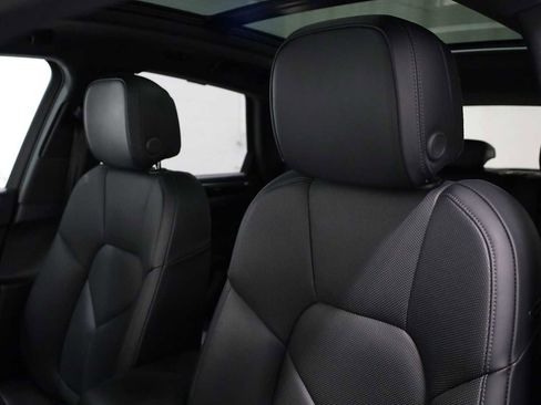 Certified 2024 Porsche Macan AWD/4WD image 19