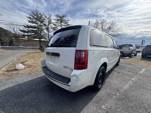 Used 2010 Dodge Grand Caravan SE image 7