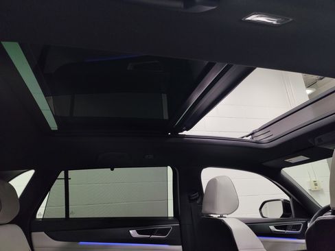 Certified 2025 Volkswagen Atlas Cross Sport SEL Premium R-Line image 7