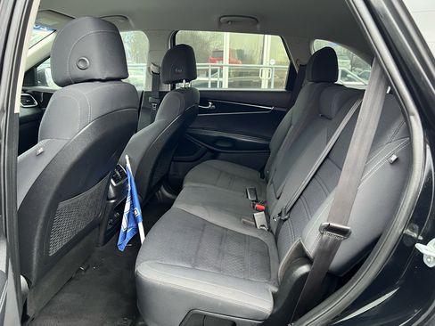 Used 2017 Kia Sorento LX image 12