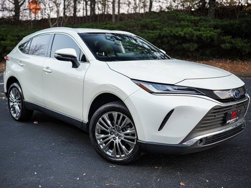 Used 2022 Toyota Venza XLE image 15