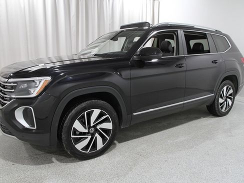 Used 2024 Volkswagen Atlas SEL image 3