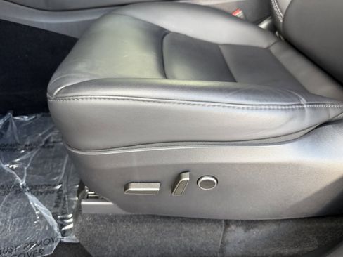 Used 2024 Tesla Model Y 2WD image 30