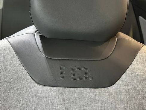 New 2025 Volkswagen ID.4 Pro AWD/4WD image 22