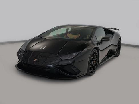 Used 2021 Lamborghini Huracan EVO RWD image 2