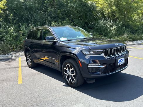 Used 2024 Jeep Grand Cherokee Limited w/ Luxury Tech Group II AWD/4WD image 3