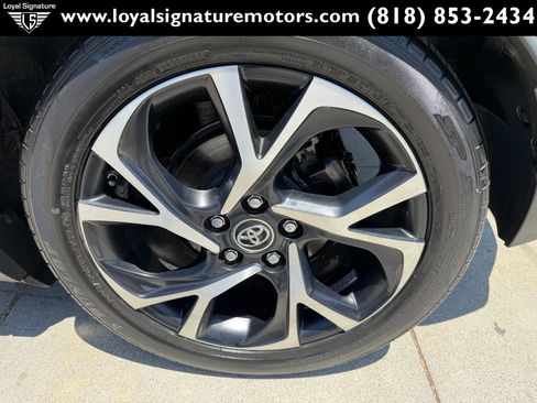 Used 2018 Toyota C-HR XLE FWD image 34