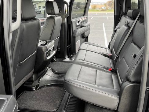 Used 2025 GMC Sierra 2500 Denali image 17