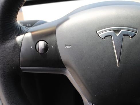 Used 2023 Tesla Model Y Long Range AWD/4WD image 15