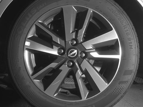 Used 2025 Nissan Versa SV image 13