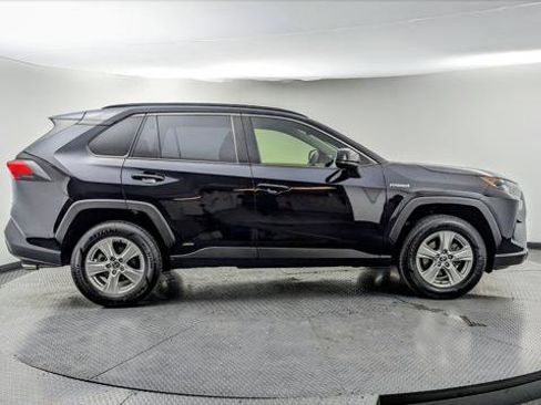 Used 2020 Toyota RAV4 LE w/ Phone Cable & Charge Package image 8