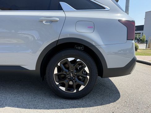 New 2025 Kia Sorento S w/ Panoramic Sunroof Package image 29