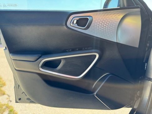 Used 2023 Kia Soul LX w/ LX Technology Package image 24