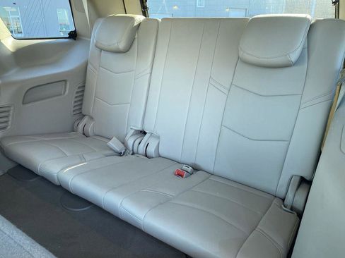 Used 2017 Cadillac Escalade Luxury image 23