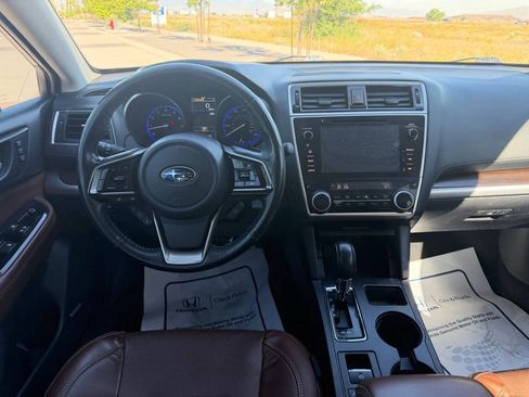 Used 2018 Subaru Outback 2.5i Touring w/ Popular Package #3 AWD/4WD image 17