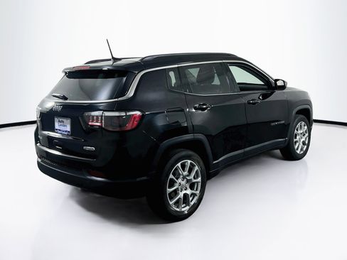 Used 2022 Jeep Compass Latitude w/ Sun and Sound Group AWD/4WD image 5
