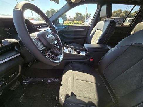 New 2026 Jeep Grand Cherokee 4WD image 10
