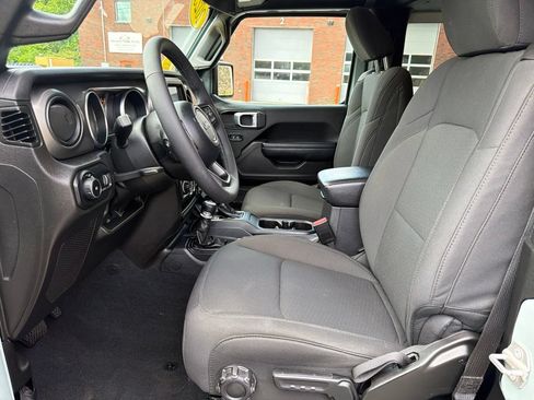 Used 2023 Jeep Wrangler Sport AWD/4WD image 15