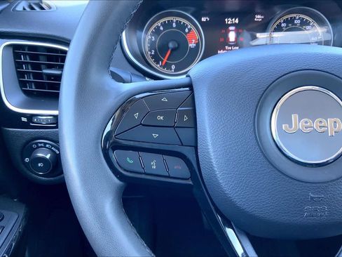 Used 2023 Jeep Cherokee Altitude Lux image 23