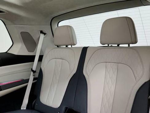 Used 2025 BMW X7 M60i AWD/4WD image 48