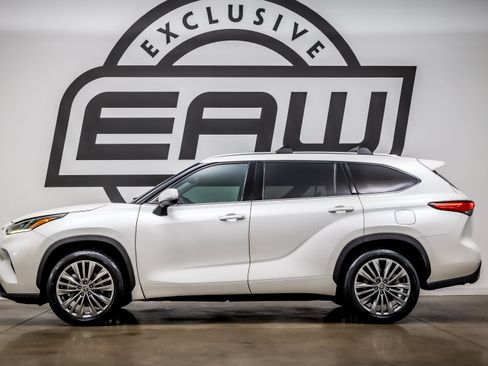 Used 2021 Toyota Highlander Platinum FWD image 6