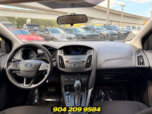 Used 2018 Ford Focus SE FWD image 34