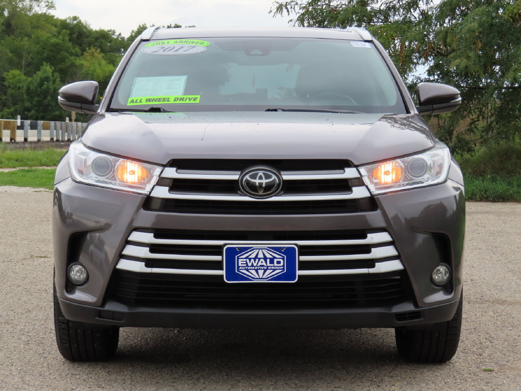 Used 2017 Toyota Highlander XLE AWD/4WD image 16
