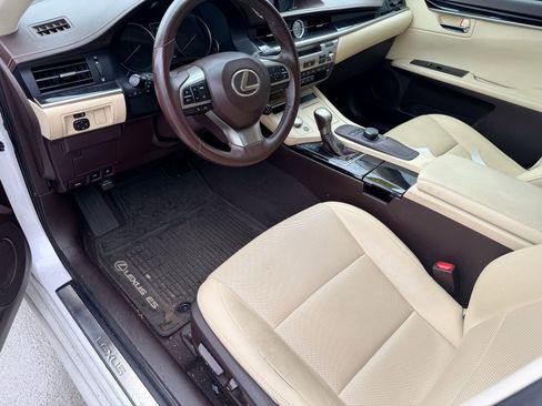 Used 2016 Lexus ES 350 w/ Accessory Package image 2