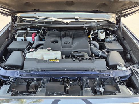 Used 2023 Toyota Tundra Platinum AWD/4WD image 33