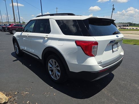 Certified 2022 Ford Explorer XLT w/ Equipment Group 202A image 6