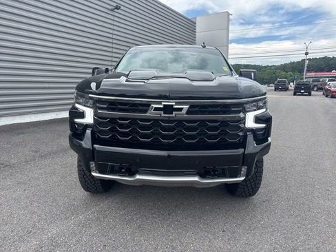 Used 2025 Chevrolet Silverado 1500 ZR2 w/ Technology Package AWD/4WD image 9
