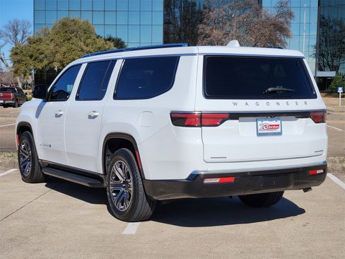 Used 2023 Jeep Wagoneer L Series II image 4