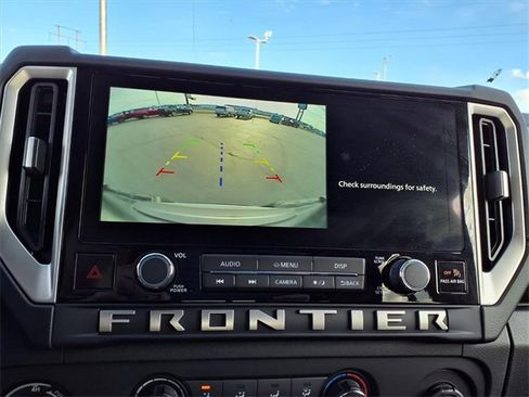 Used 2025 Nissan Frontier SV image 6