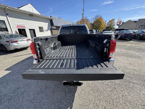 Used 2016 Toyota Tacoma SR5 w/ SR5 Appearance Package (SN) image 69