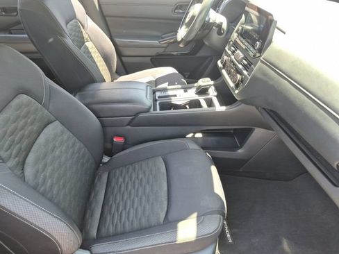 Used 2024 Nissan Pathfinder S FWD image 26