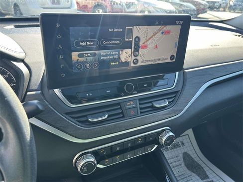 Used 2023 Nissan Altima 2.5 SV w/ SV Premium Package image 25