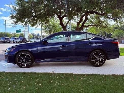 Used 2024 Nissan Altima 2.5 SR FWD image 9