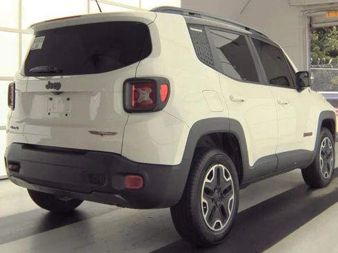 Used 2015 Jeep Renegade Trailhawk AWD/4WD image 3