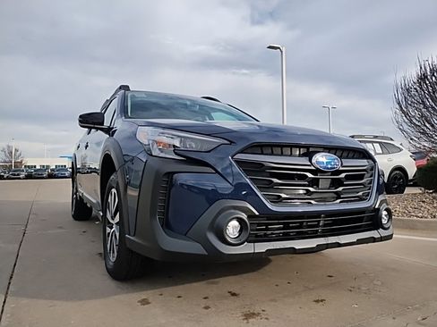 Certified 2025 Subaru Outback Premium w/ Popular Package #1A image 4