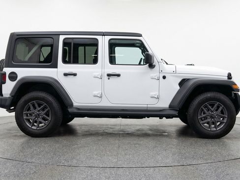 Used 2025 Jeep Wrangler Unlimited Sport AWD/4WD image 11
