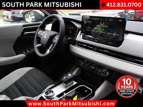New 2025 Mitsubishi Outlander SE image 10