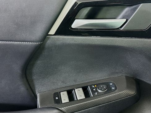 Used 2024 Mitsubishi Outlander SE image 15