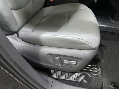 Used 2021 Toyota Sienna XLE w/ XLE Plus Package image 37