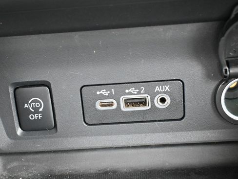 Used 2025 Nissan Sentra SR FWD image 17