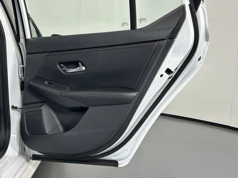 Used 2023 Nissan Sentra SR w/ SR Premium Package FWD image 11
