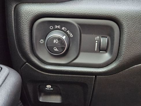 New 2026 RAM 1500 Express AWD/4WD image 23