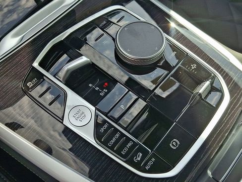 New 2026 BMW X7 xDrive40i w/ M Sport Package image 17