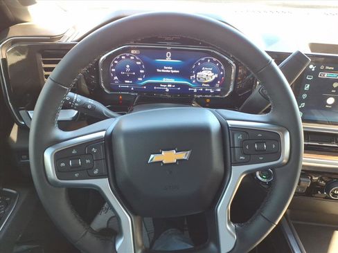 Used 2025 Chevrolet Silverado 2500 LT image 25